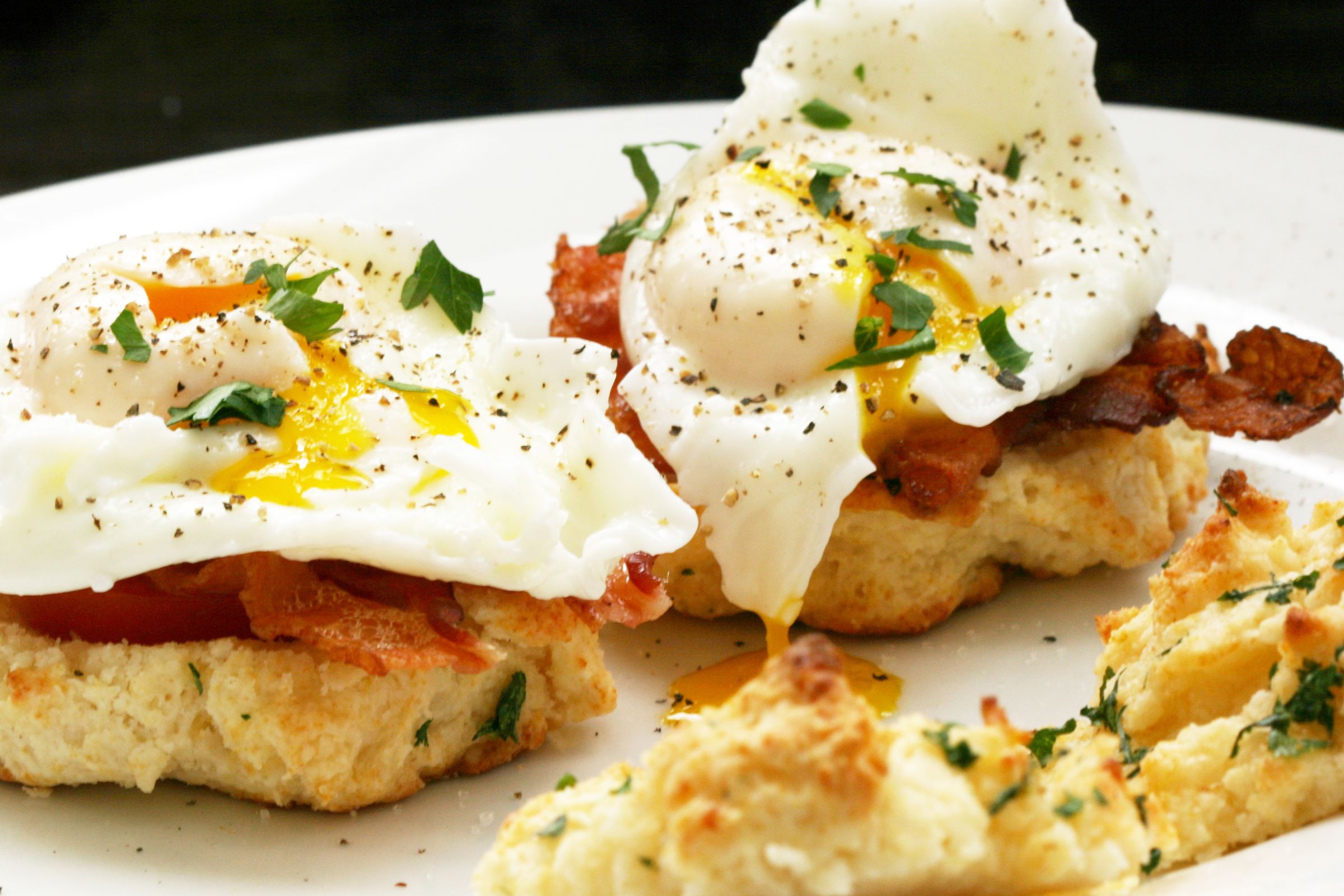 Cheddar Bay Eggs Benedict