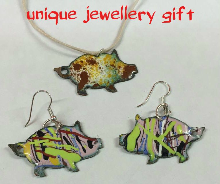 Remixed Pigs Jewellery Set
