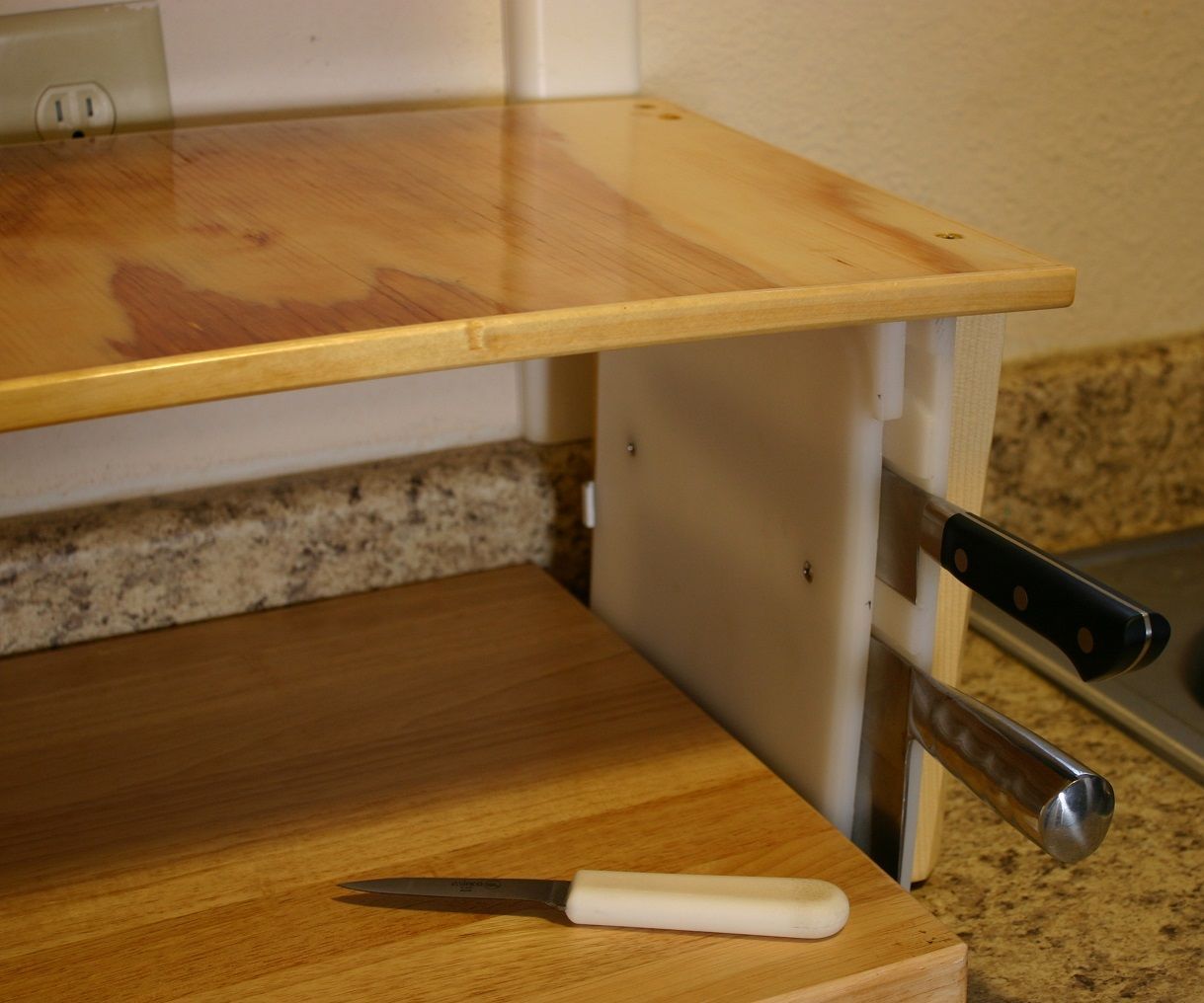 Easy-Entry Knife Block Disassembles for Cleaning