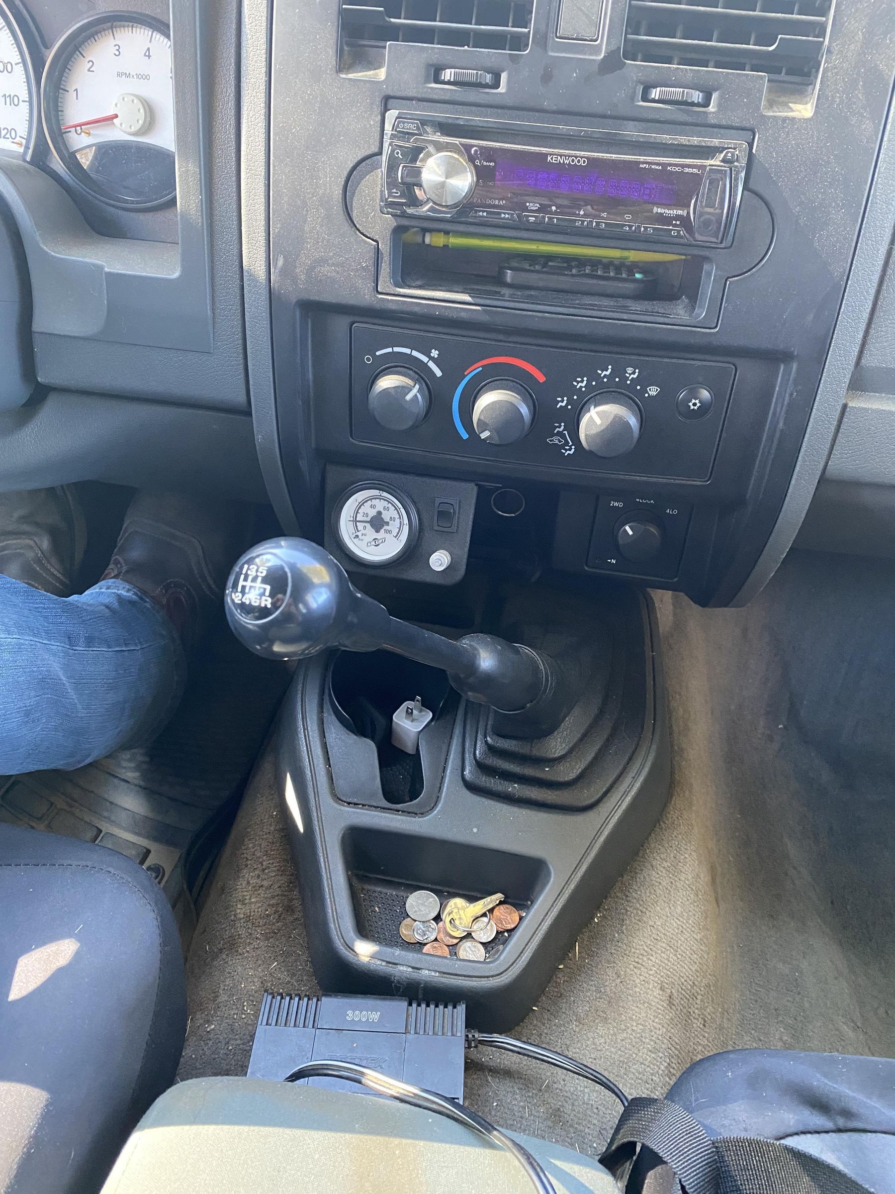 How to Shift a Manual Transmission With and Without the Clutch 3