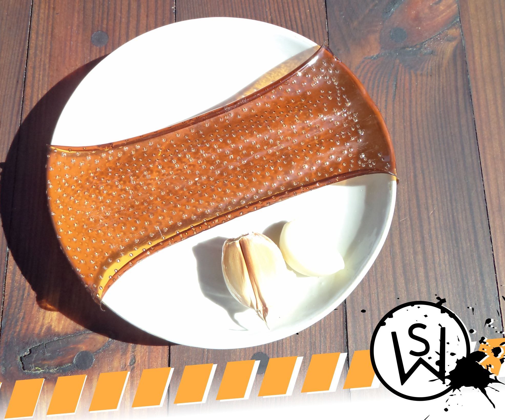 Improvised Garlic Grater From Plastic Bottle