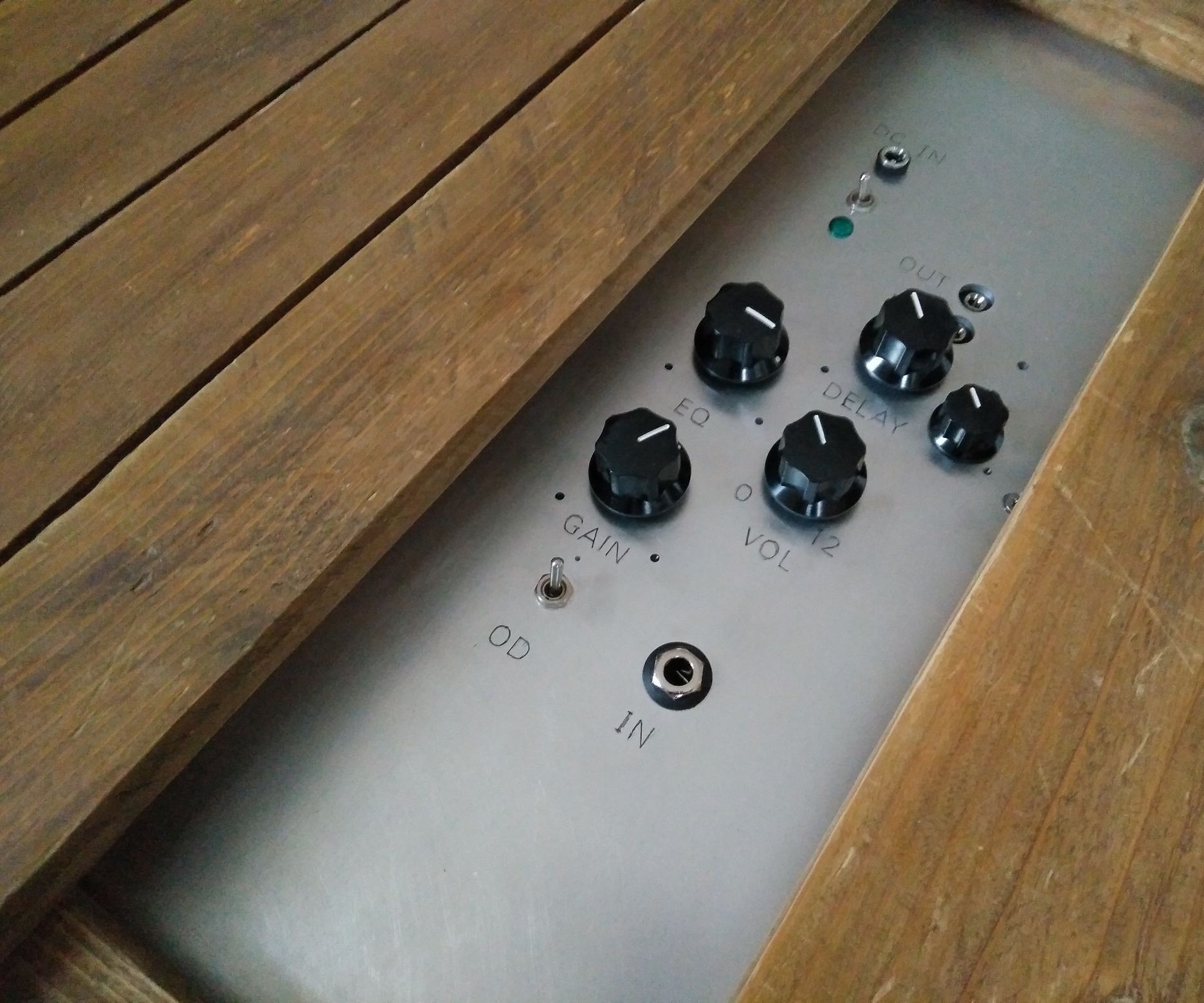 Pallet Table Guitar Amplifier