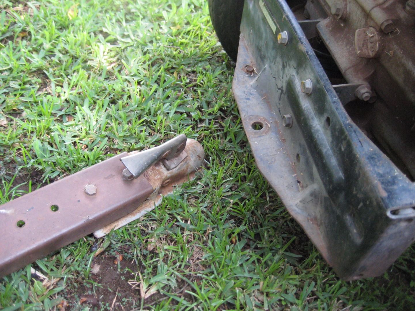 Golf Ball Trailer Hitch for Riding Lawnmowers/Lawn Tractors/ Garden