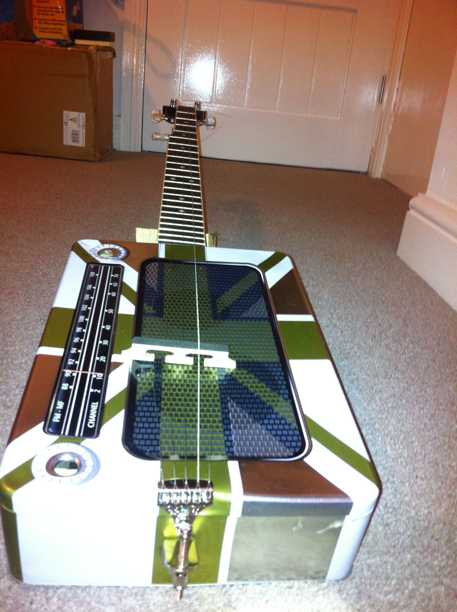 Biscuit Tin Banjo. Instructables
