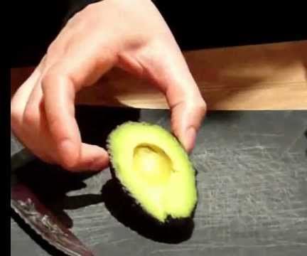 How to Make an Avocado Hair Mask