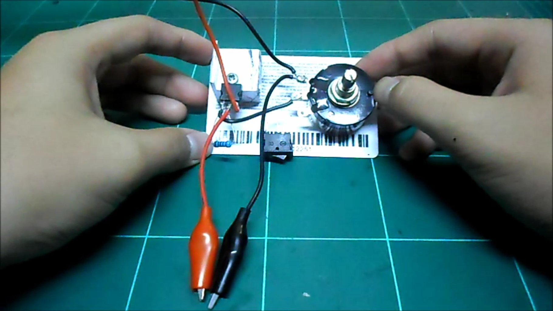 Variable Voltage Regulator Using the LM317 : 8 Steps Circuit Diagram
