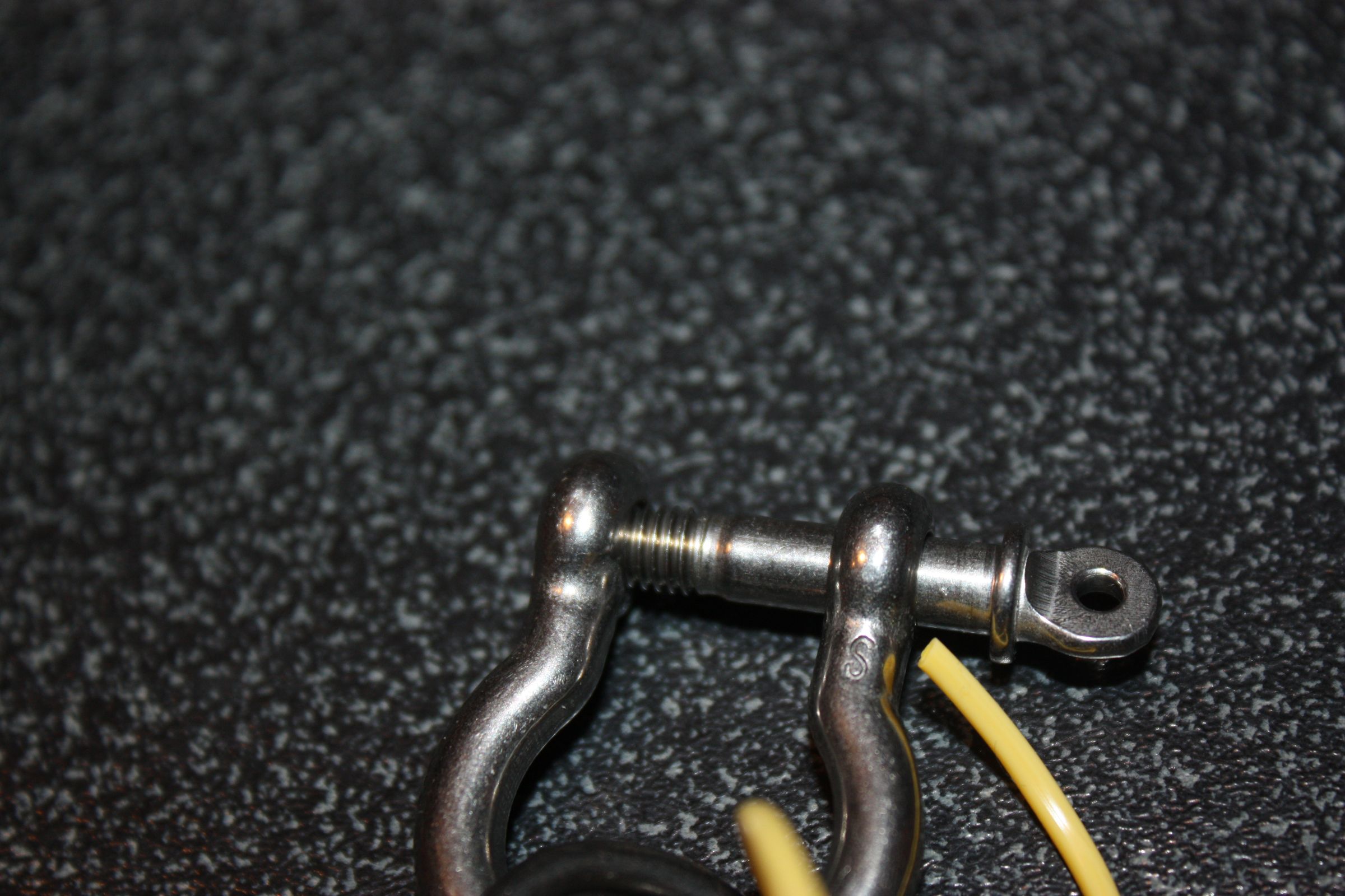 How to Use a Quick Release/metal Shackle 4 Steps (with Pictures