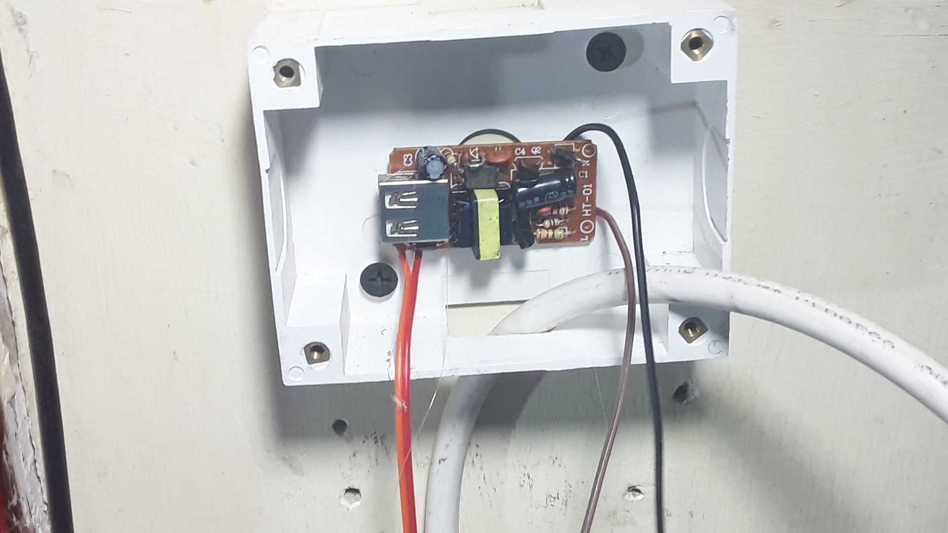 Usb Wall Outlet Hack : 9 Steps (with Pictures) - Instructables