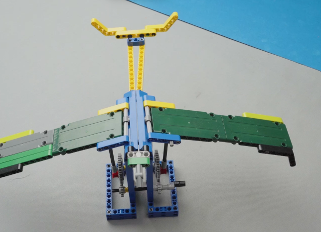 Creating a Flapping Bird Mechanism With Gears and Gear Trains