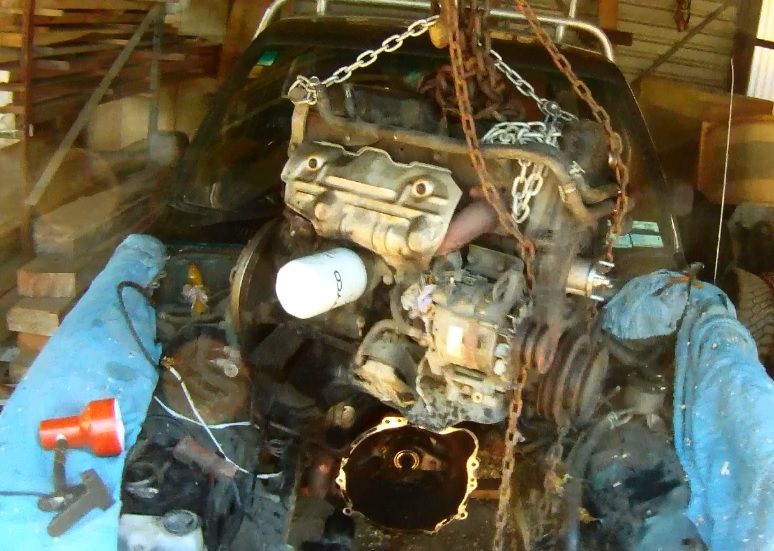 How to Remove a Toyota Hilux Engine in a Few Hours - a Step by Step Guide (2.8 Diesel 1997)