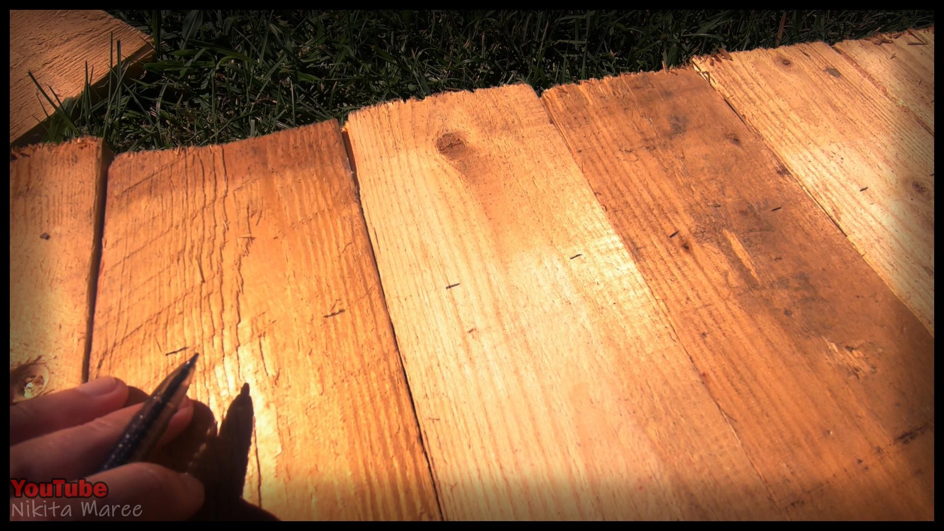 how do you build a dog kennel