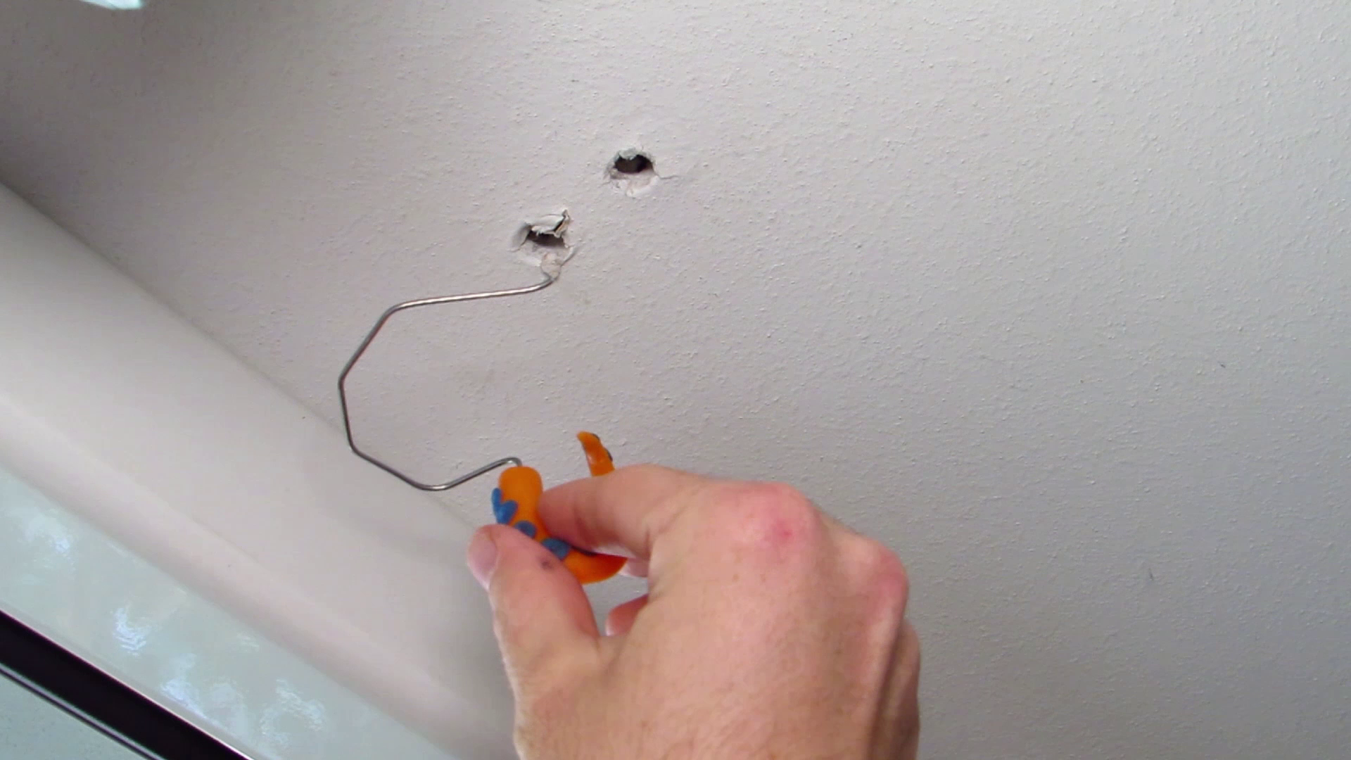 How to Cover Holes in Drywall in Style! 10 Steps (with Pictures