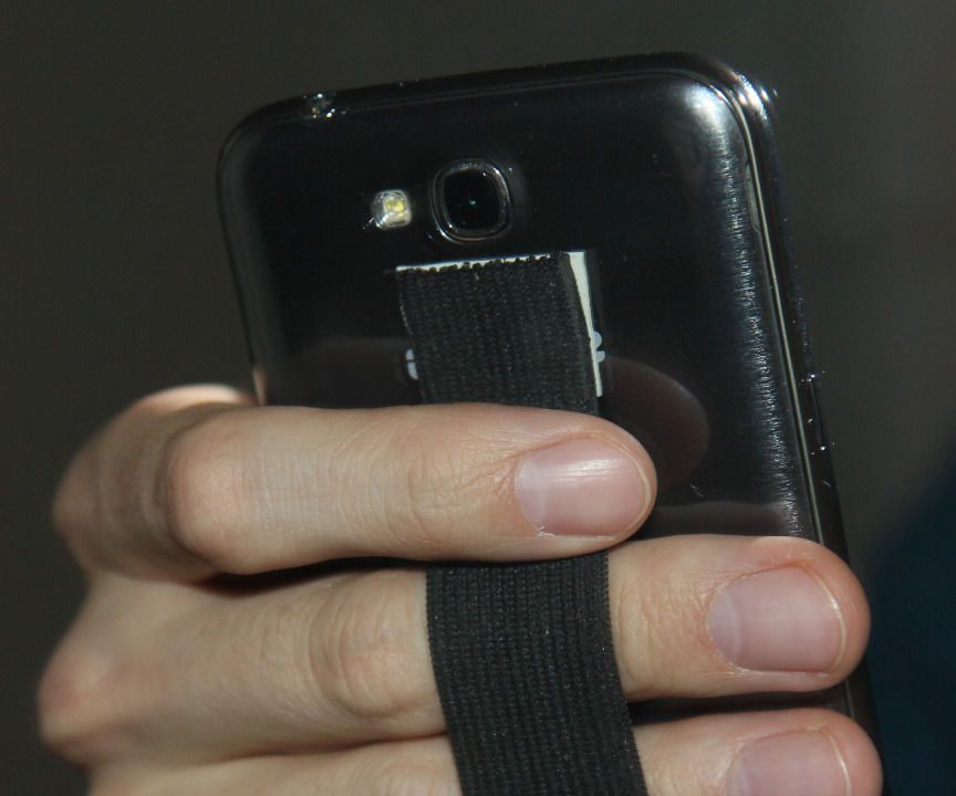 Phablet/smartphone Strap for Single Hand Use
