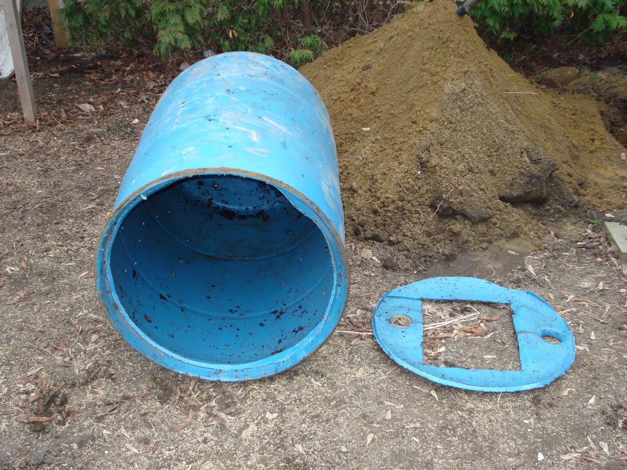 Big Dog Poop Composter (made From Salvaged Materials) 4 Steps