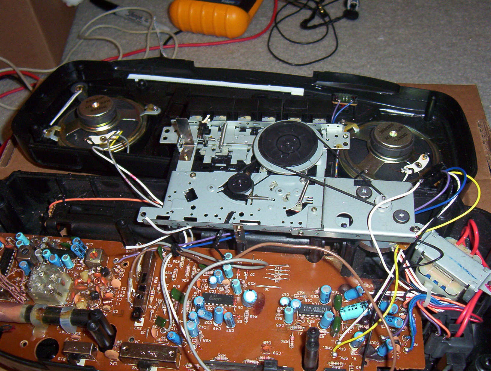 Convert a Radio Tape Player to an MP3 Boombox 10 Steps (with Pictures