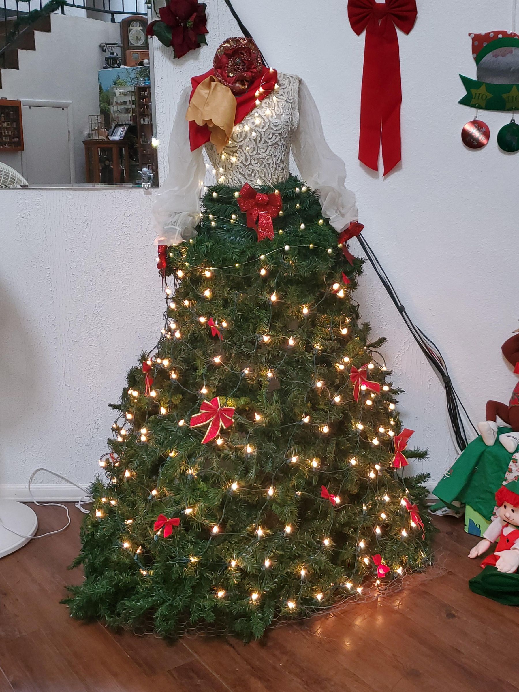 Mannequin Christmas Tree 6 Steps Instructables