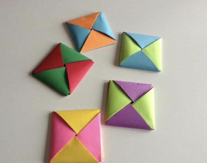 Ddakji Making (Korean Traditional Game)