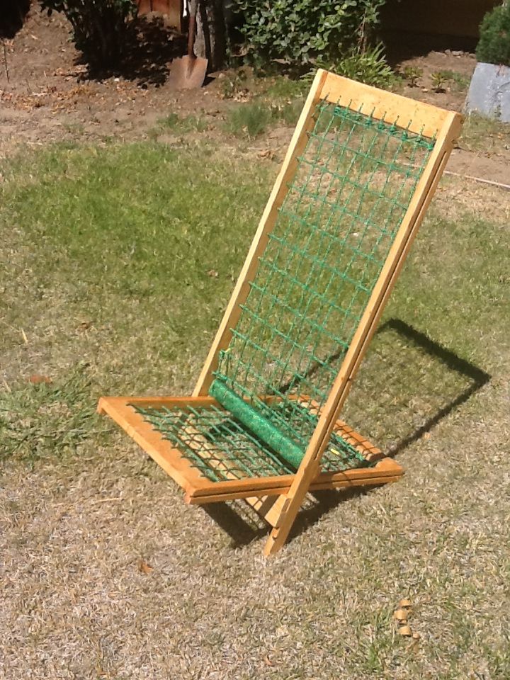 Light-weight woven lawn chair
