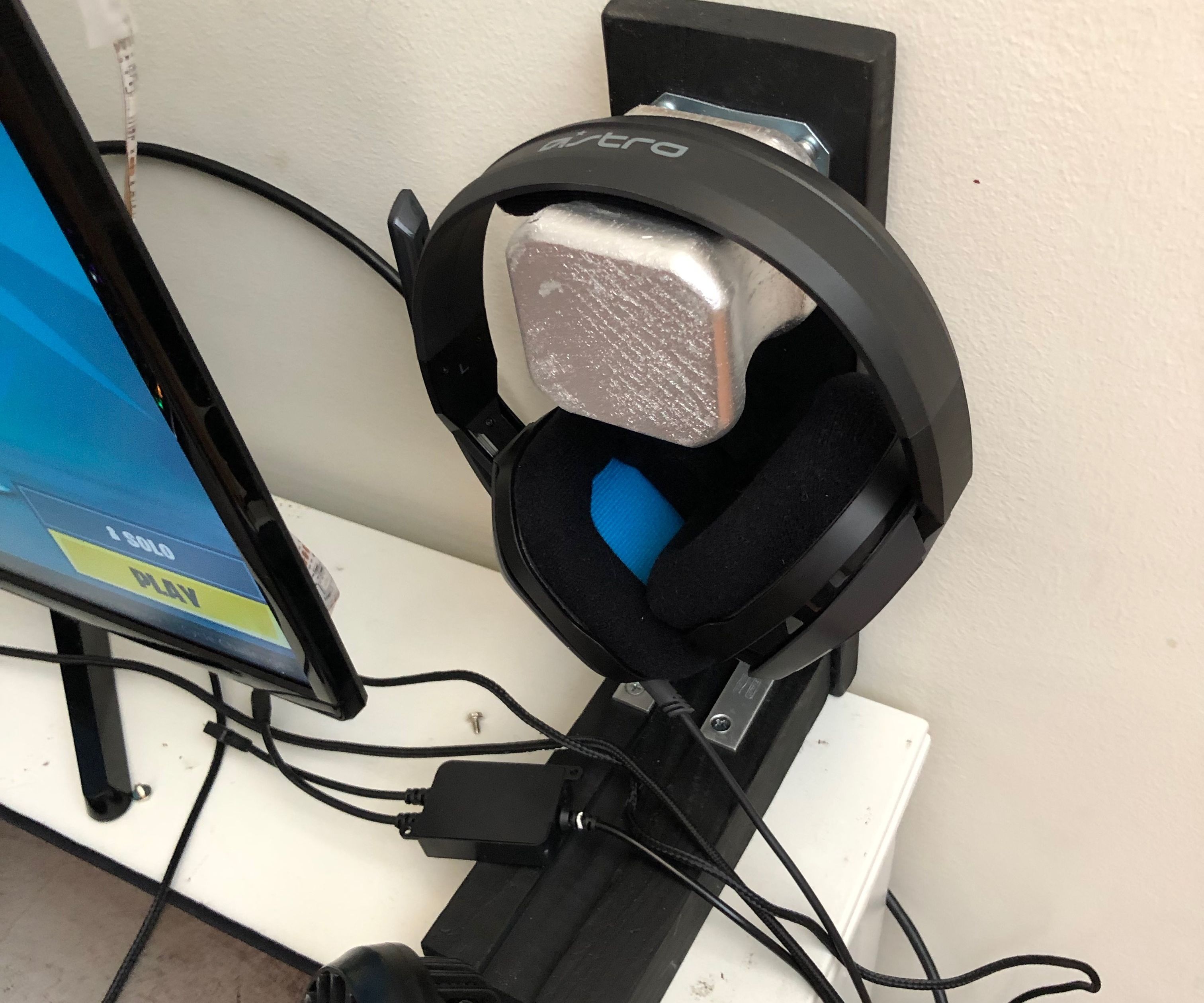 Mat's Headphone Stand