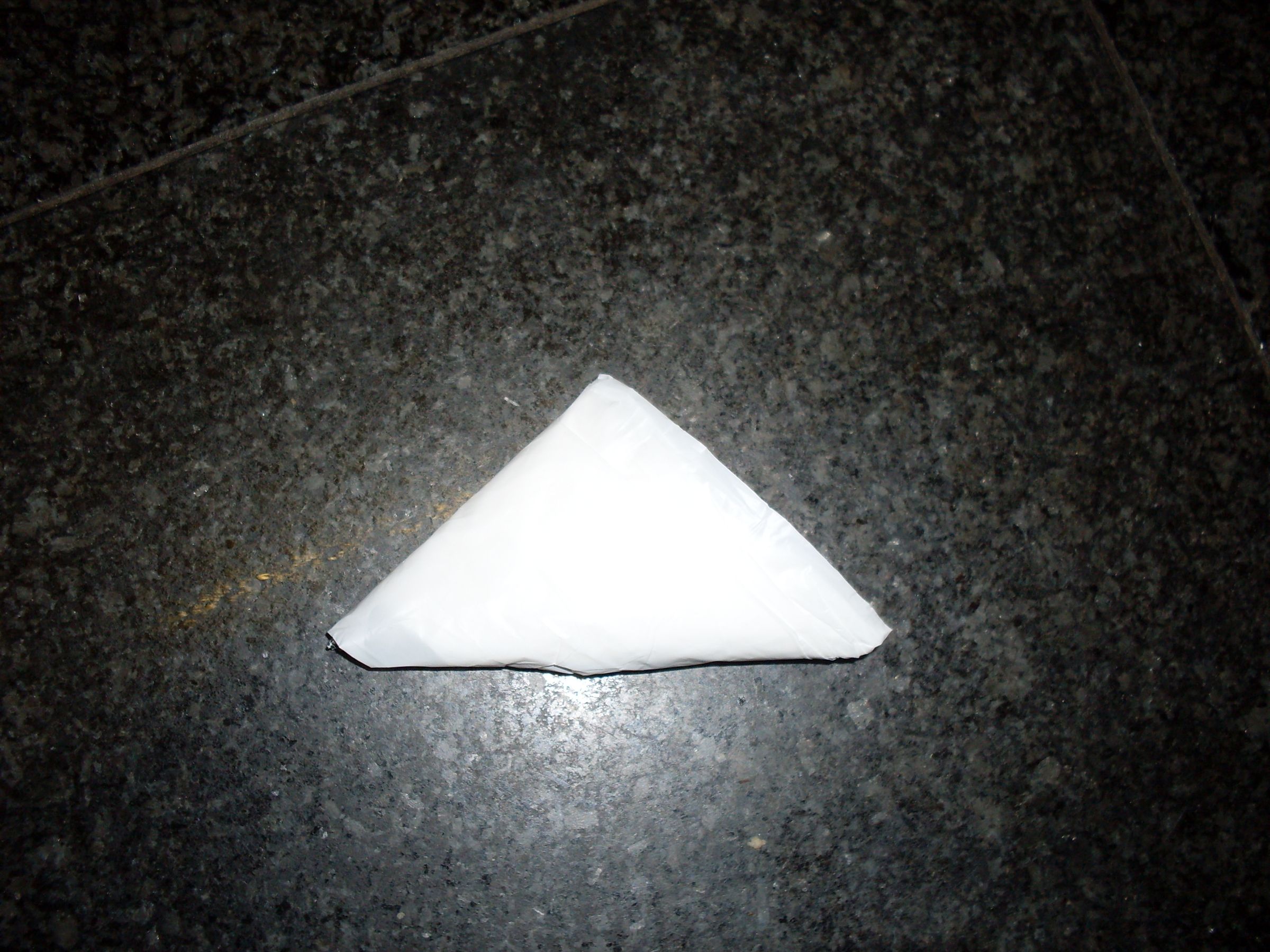 How to neatly store plastic packets