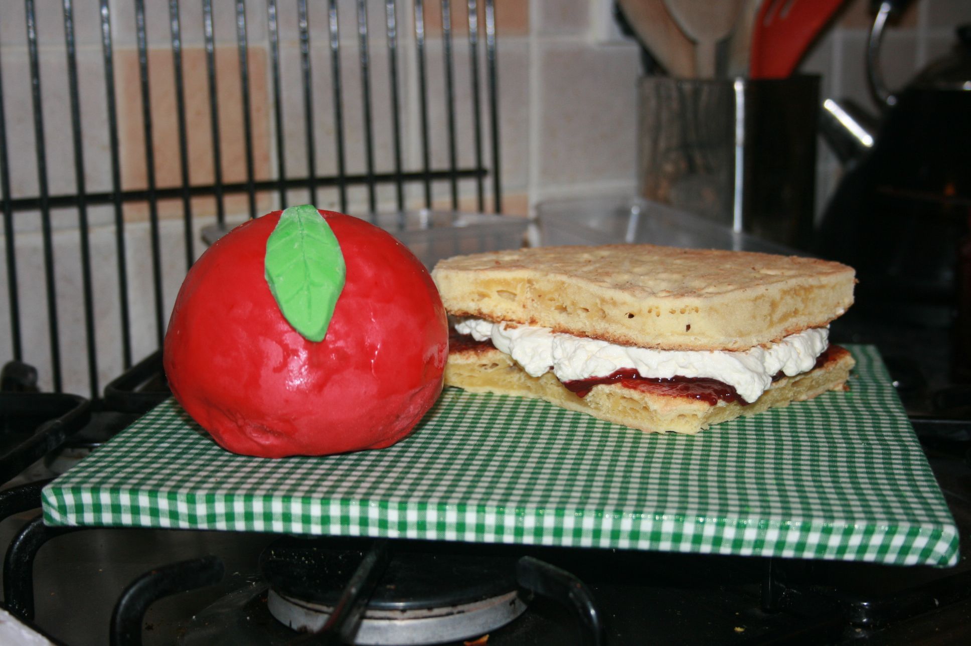 Apple & Sandwich Cake