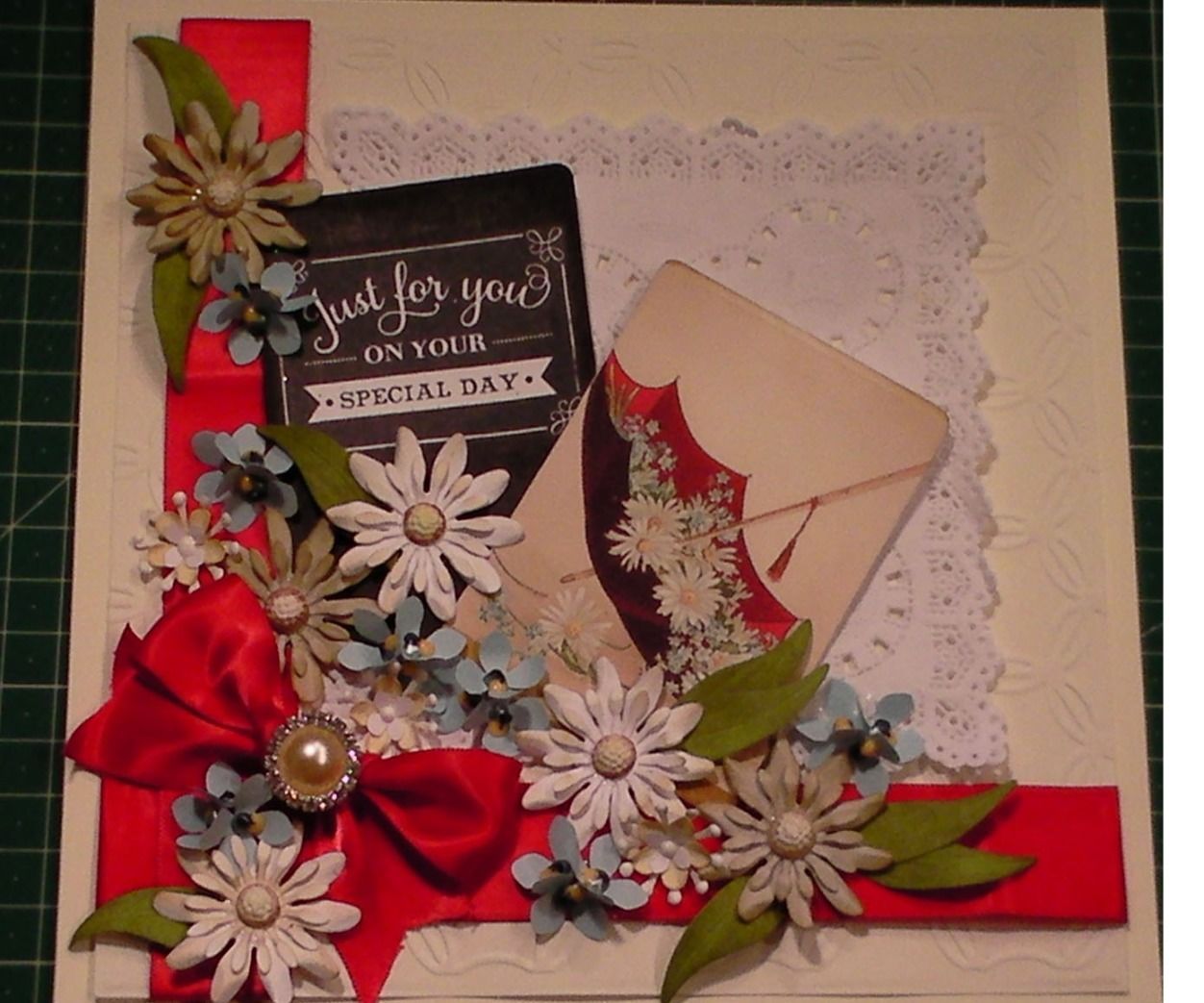Make a Glorious Vintage Daisy Flower Collage Card 
