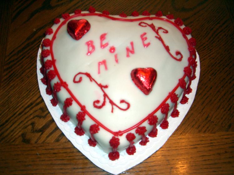 Heart O' My Heart - Red 'n White V-Day Cake
