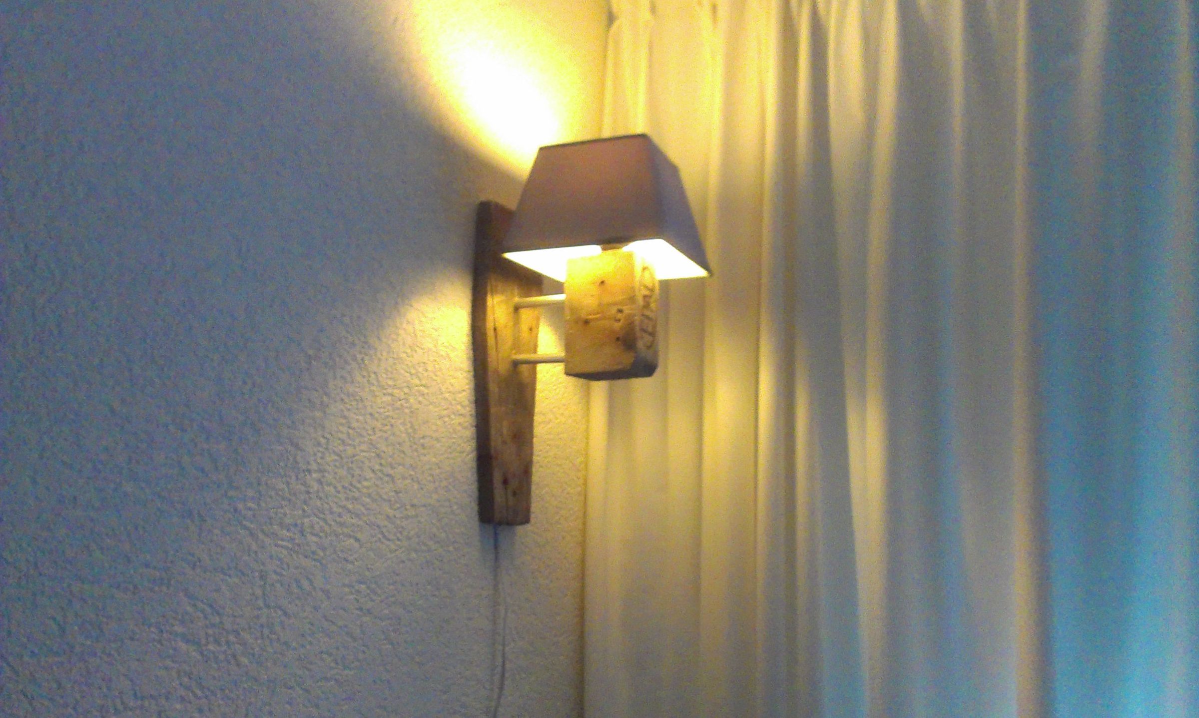Awesome Pallet Lamp!