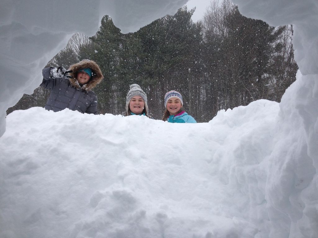 Let's Make a Snow Fort! Building a Quinzhee 7 Steps