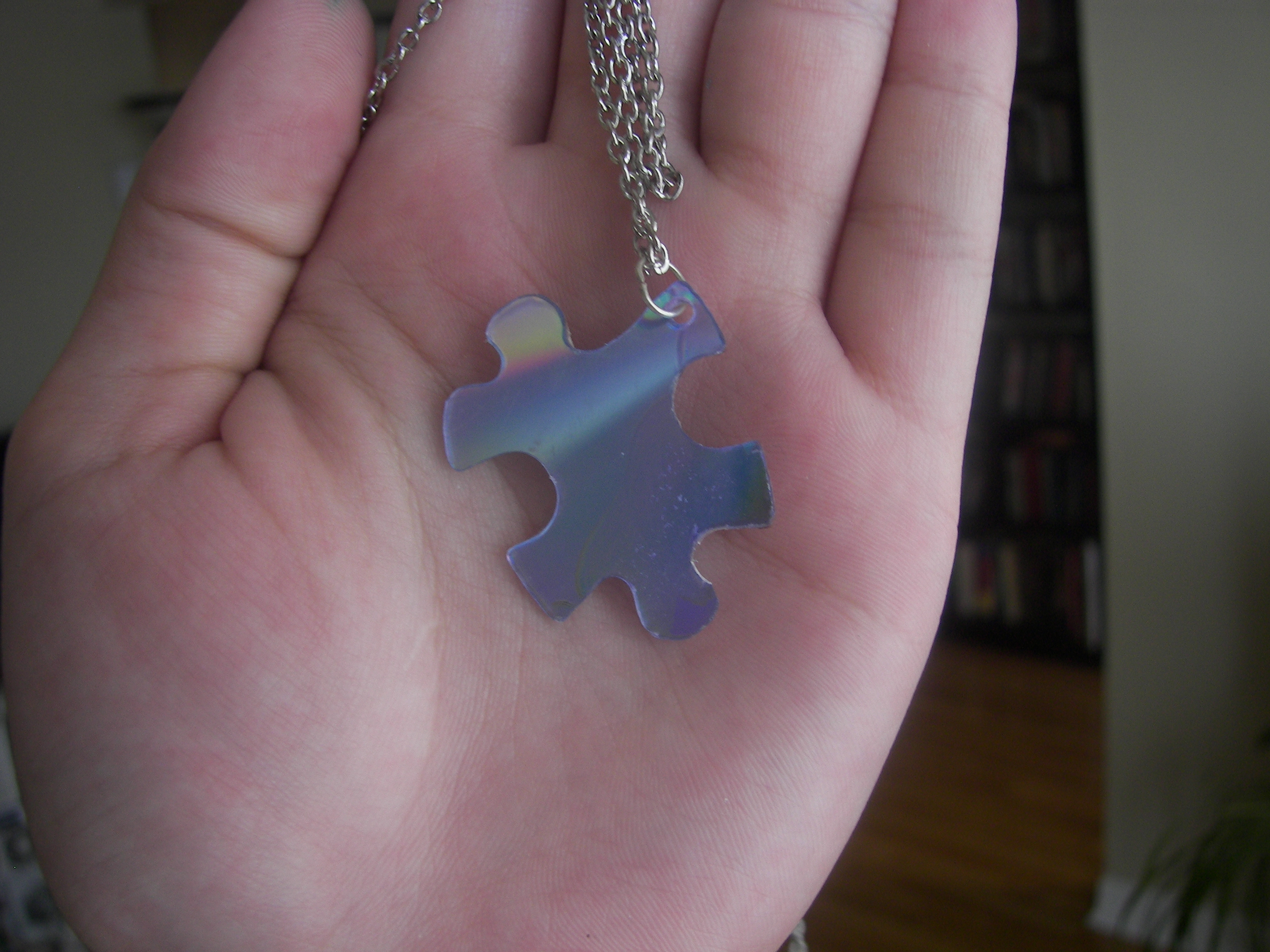 How to make pendants and charms from old CDs