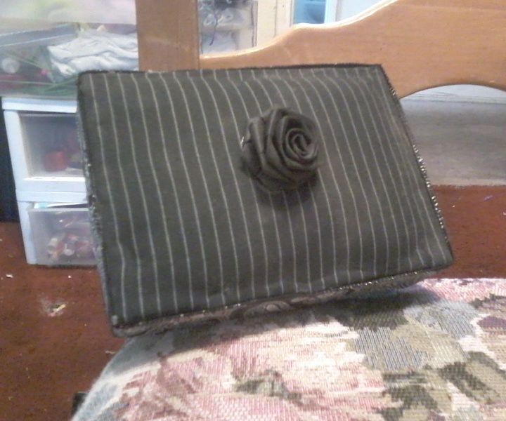 Fancy Gift Boxes Out of Old T-shirts