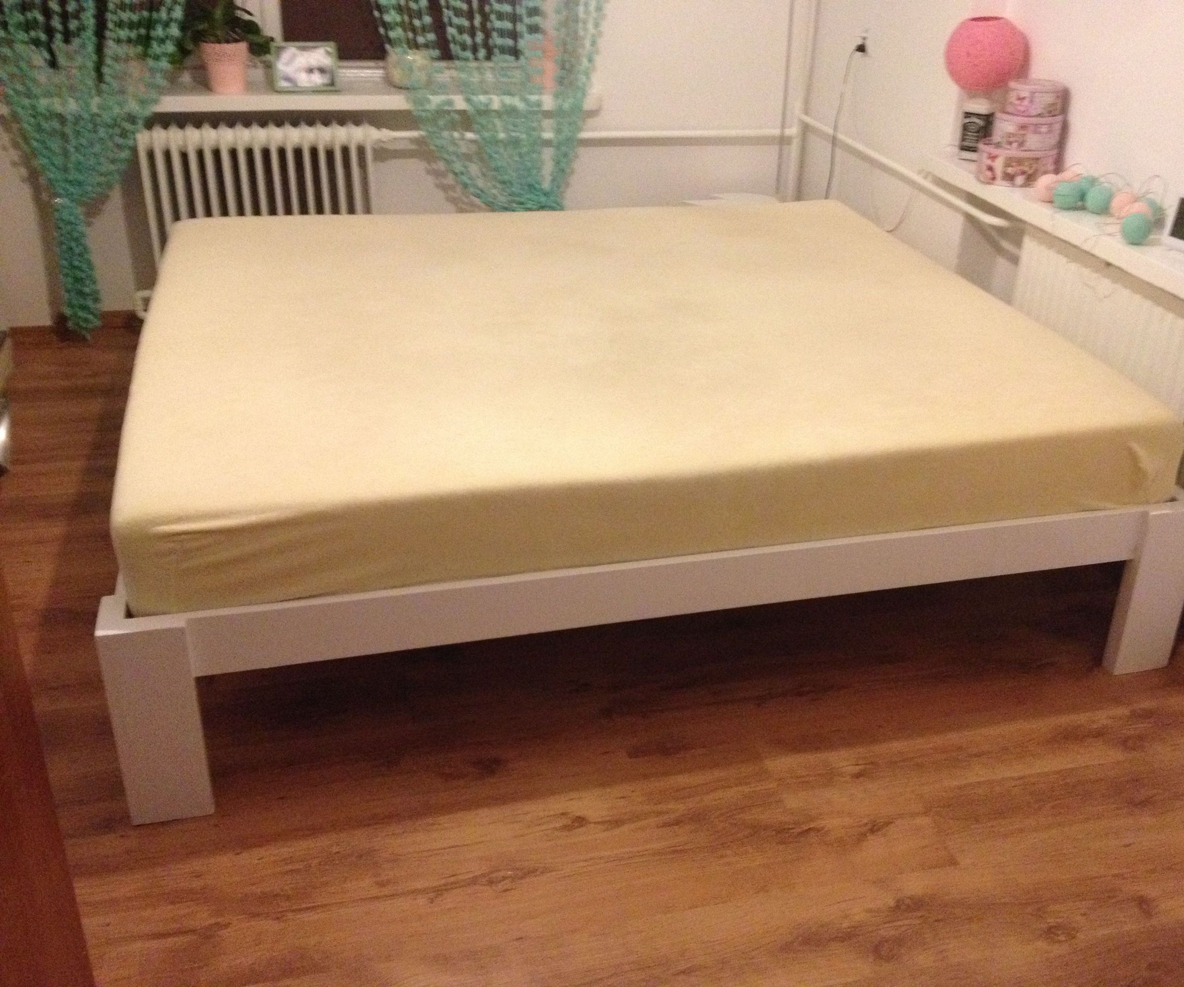 how to make queen size bed frame 