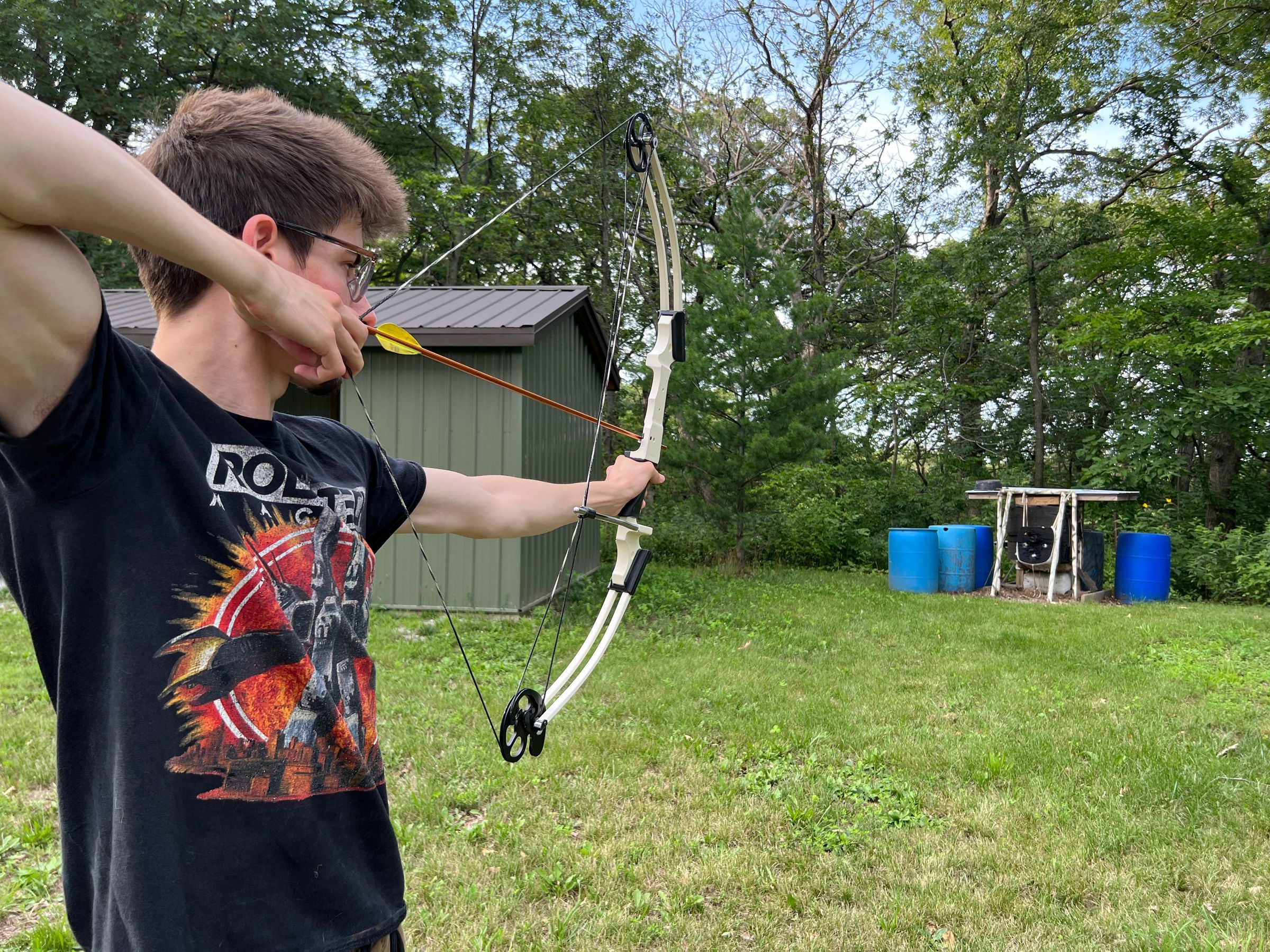 How to Shoot a Genesis Bow and Set Up a Safe Practice Range. 12 Steps