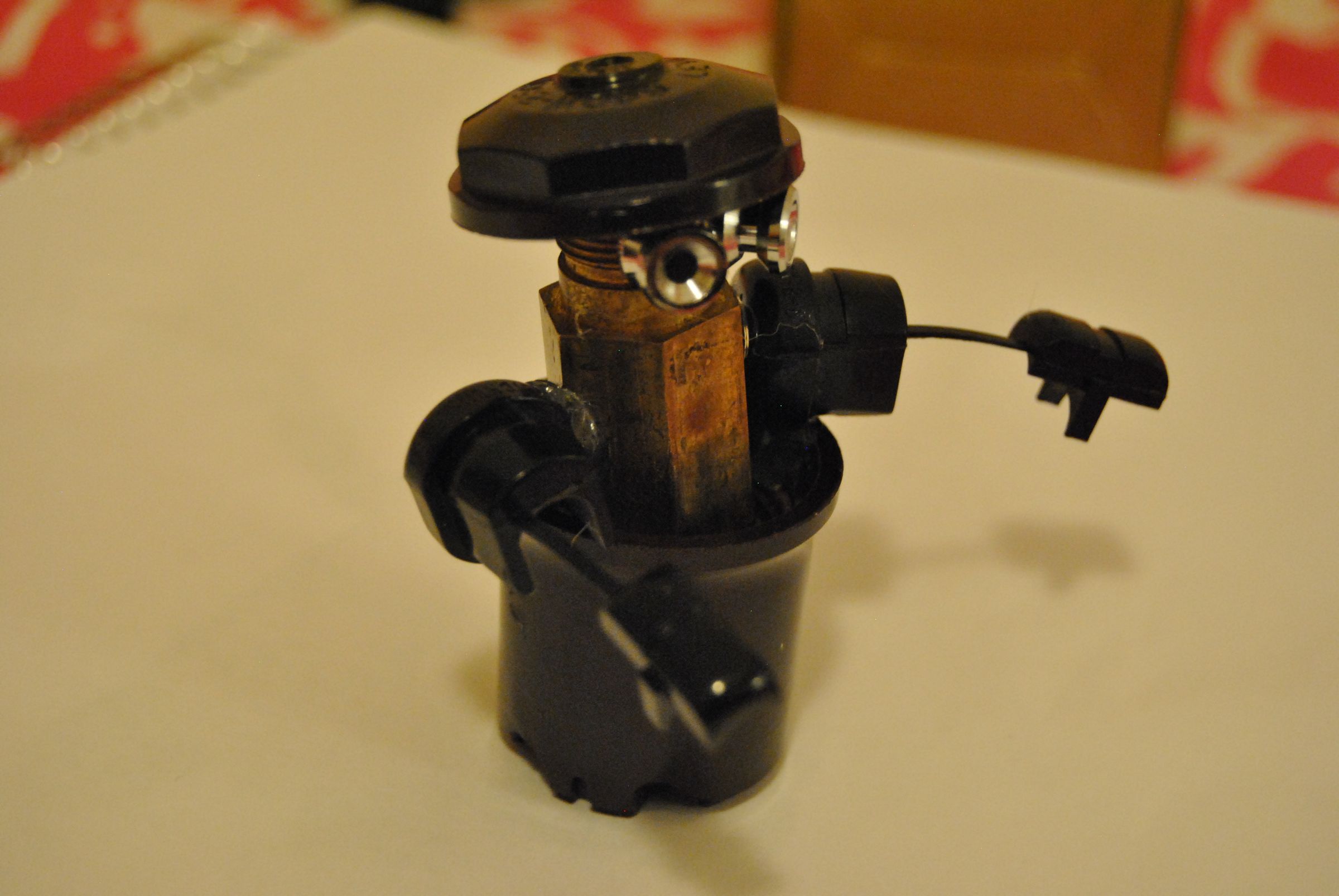 Pocket Sized Super Cool Trash Can Robot!