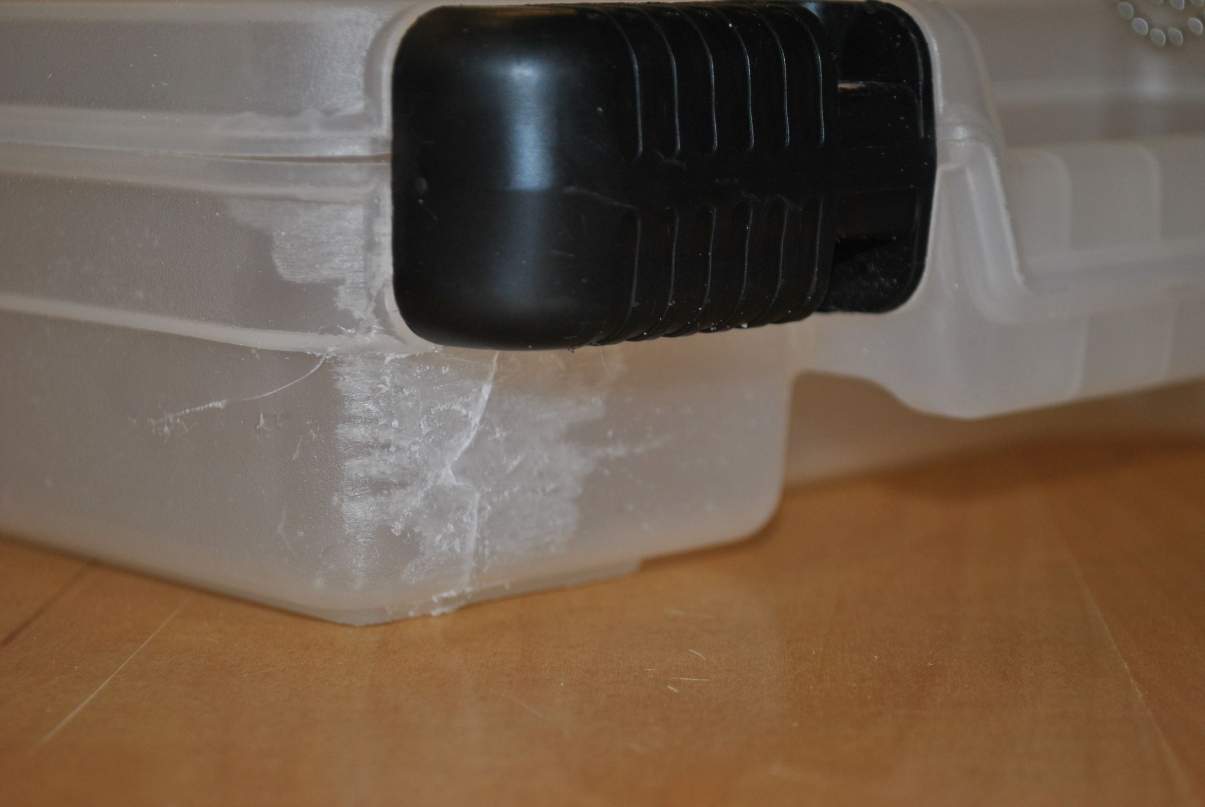 Broken Plastic Box? Weld It Back Together! 4 Steps (with Pictures