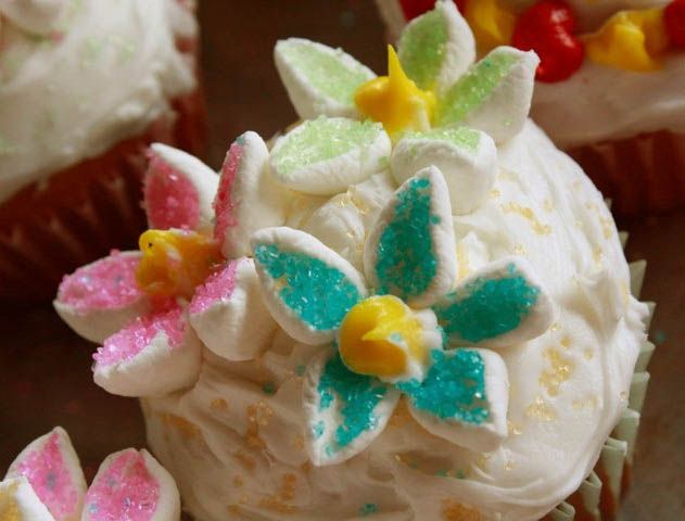 Blooming Lemon Ginger Cupcakes With Mint