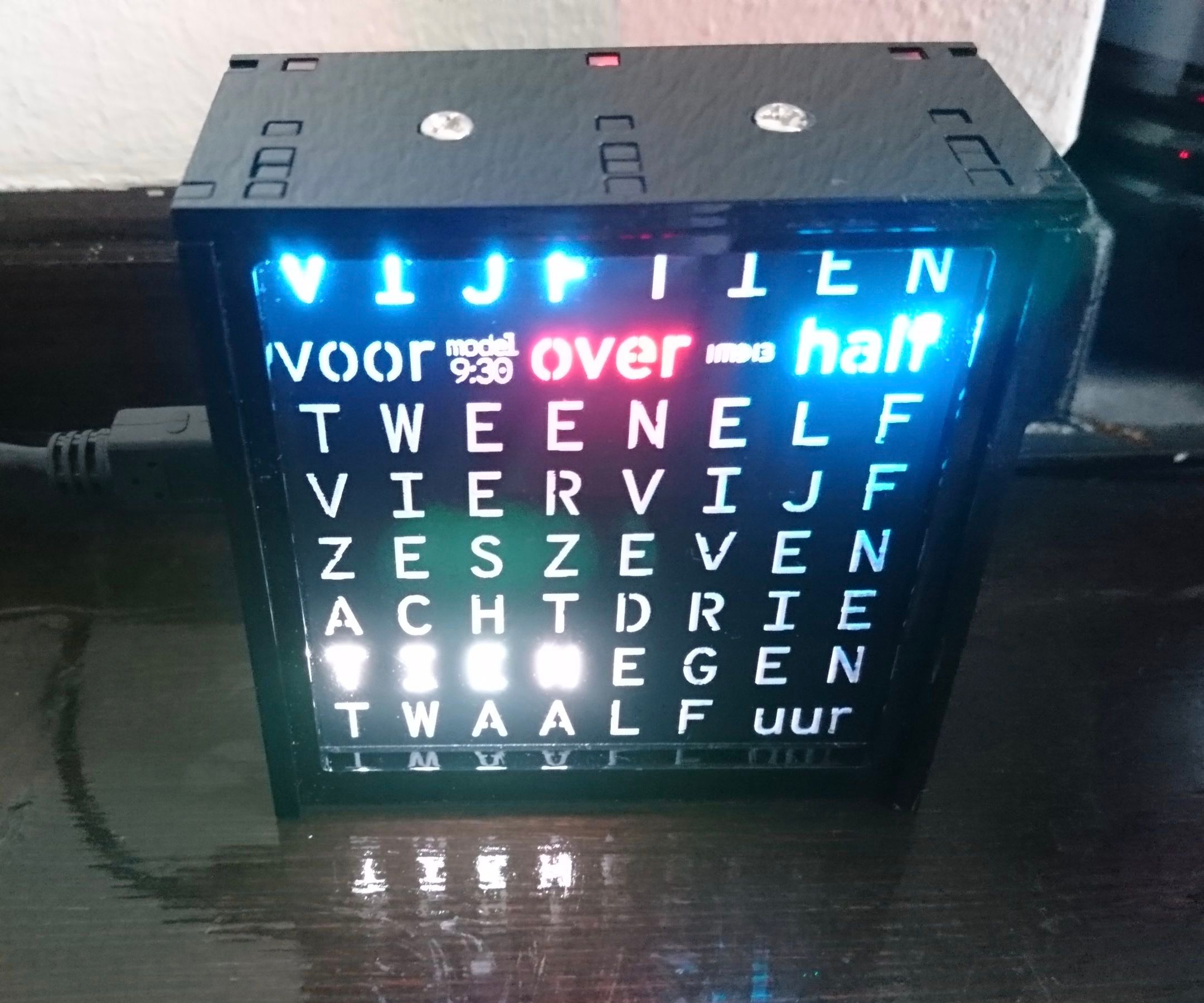Dutch 8x8 Neopixel Word Clock