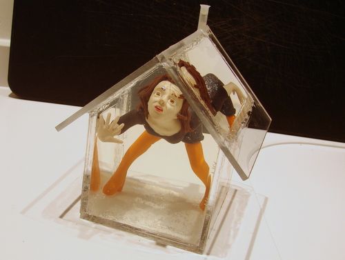 Make a Custom Wonderland Snow Globe/house