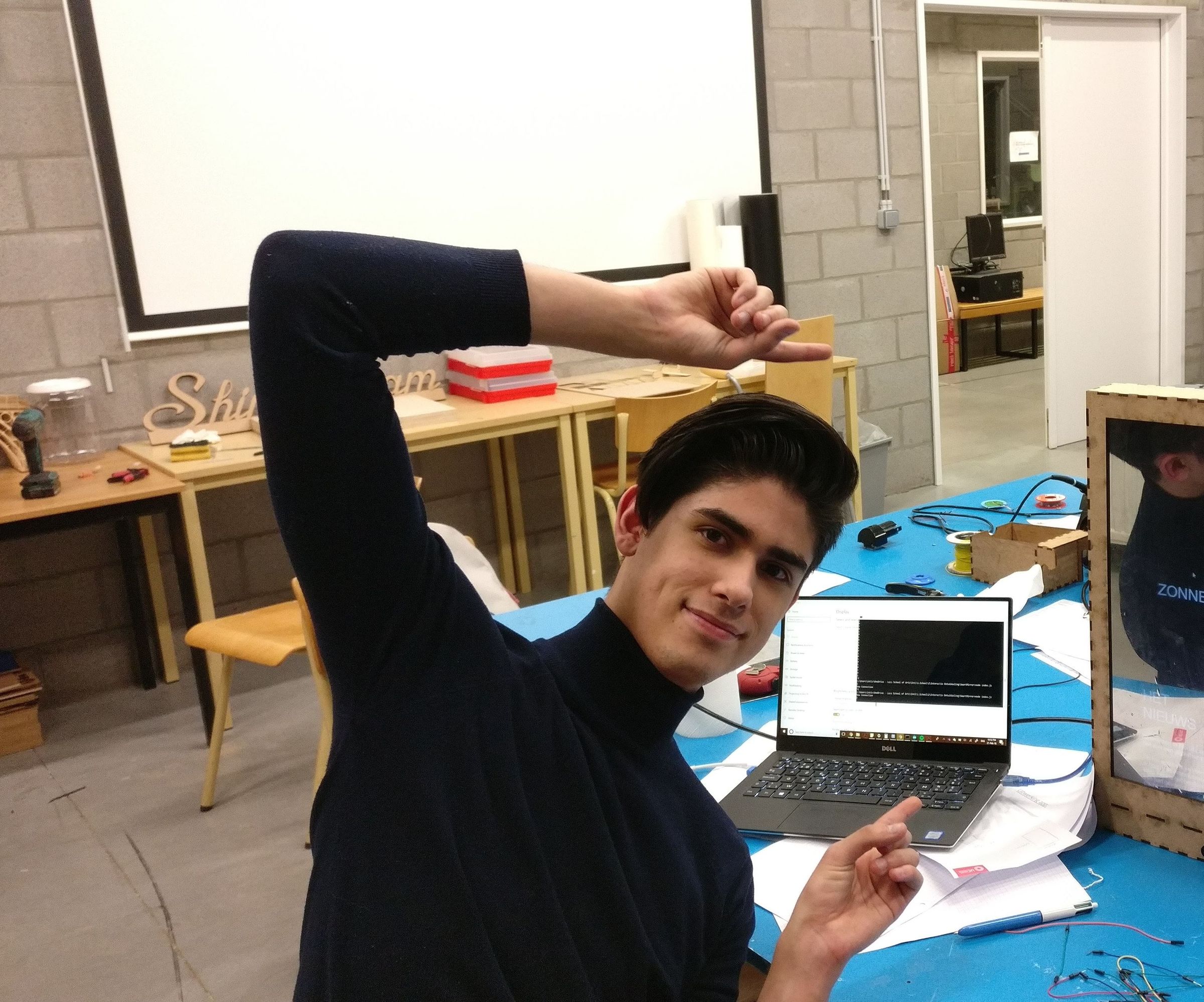 Web-based SmartMirror Using Serial Communication