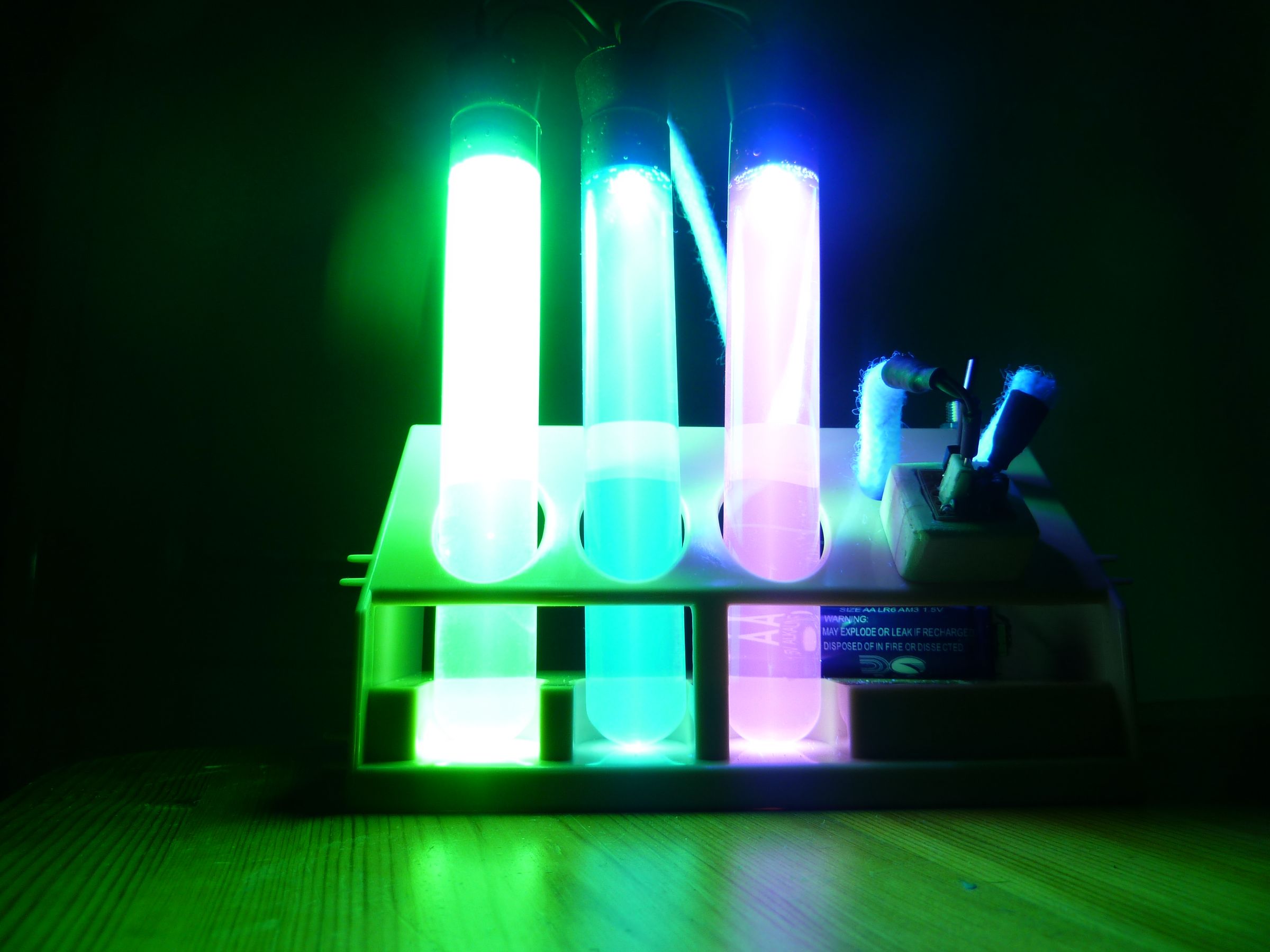 Joule Thief LED Nightlight (with fluorescent science design) (!)