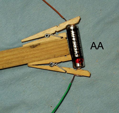 A QUICK BATTERY HOLDER -- for Electrical Experiments