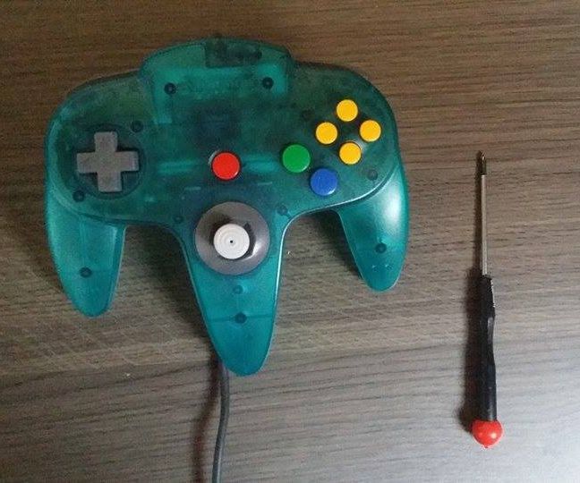 How to Disassemble/reassemble a Nintendo 64 Controller...