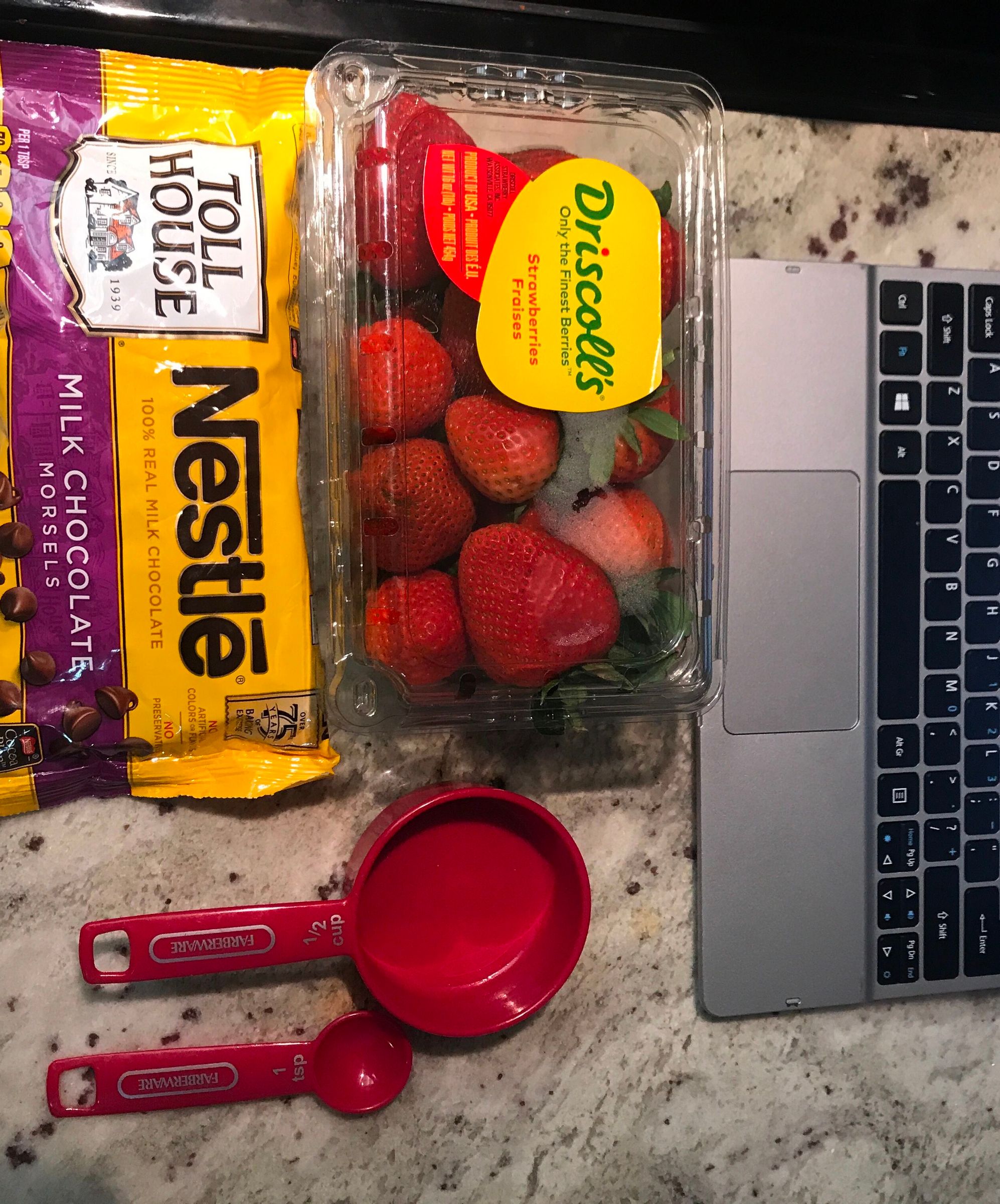 How to Make Chocolate Covered Strawberries! #HMS2018