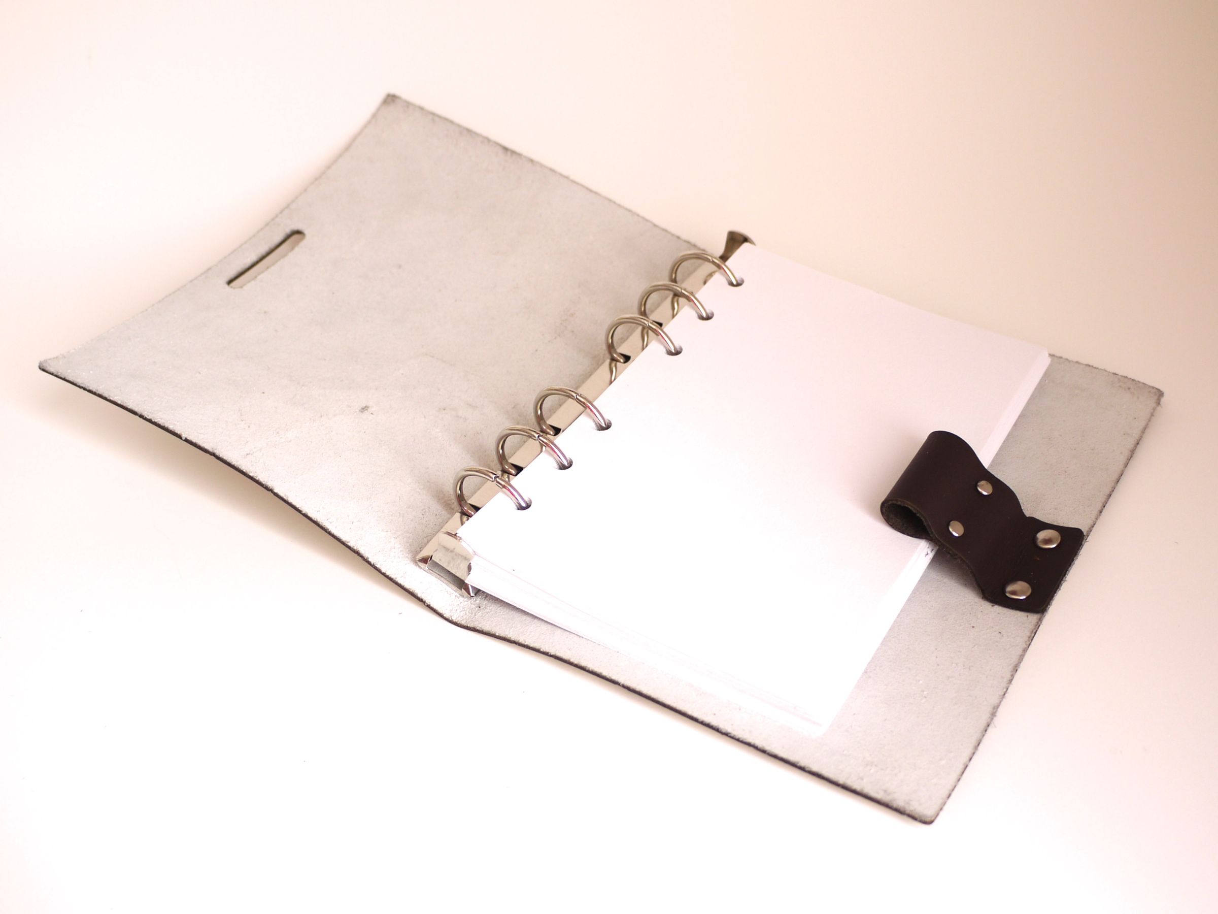 How to Make a Refillable Leather Journal : 5 Steps (with Pictures 