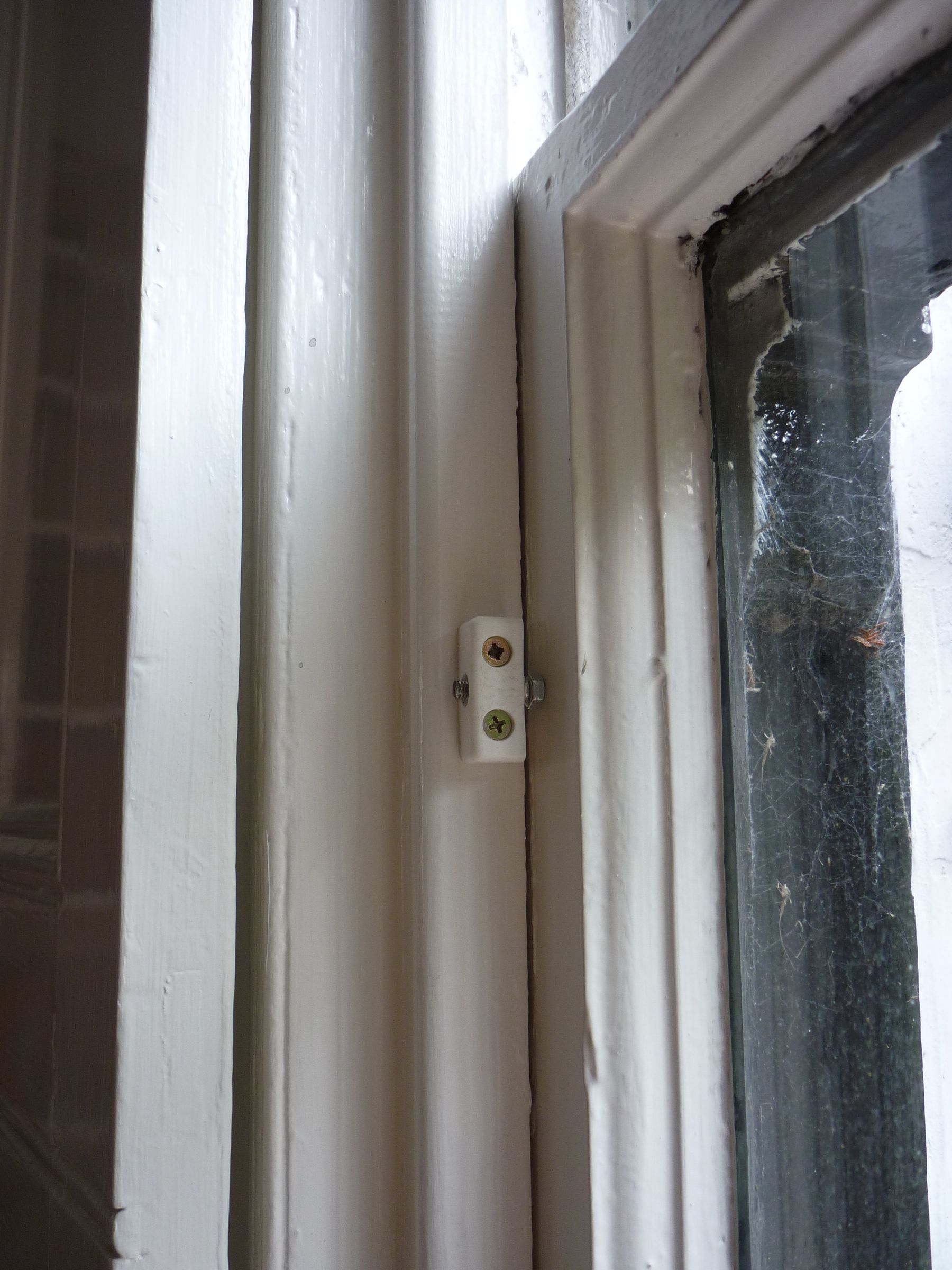 Stop Rattles and Drafts in Sash Windows - the Rumple : 5 Steps ...