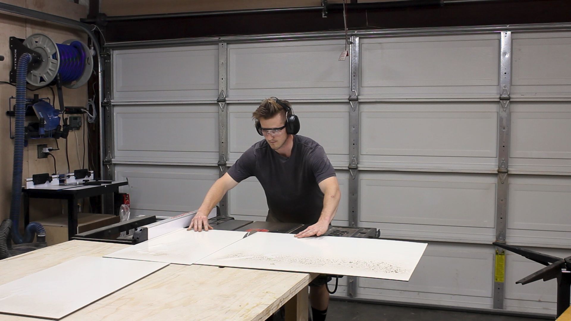 A Simple Way to Convert Shop Storage to Whiteboard Surfaces 6 Steps