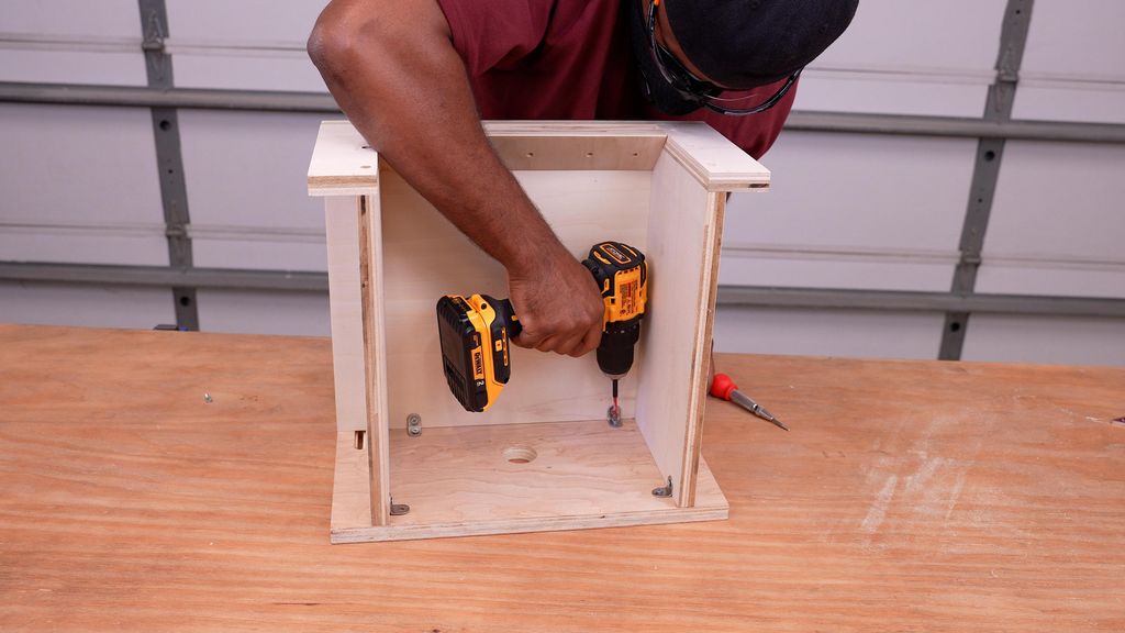 Attach the Tabletop to the Router Base