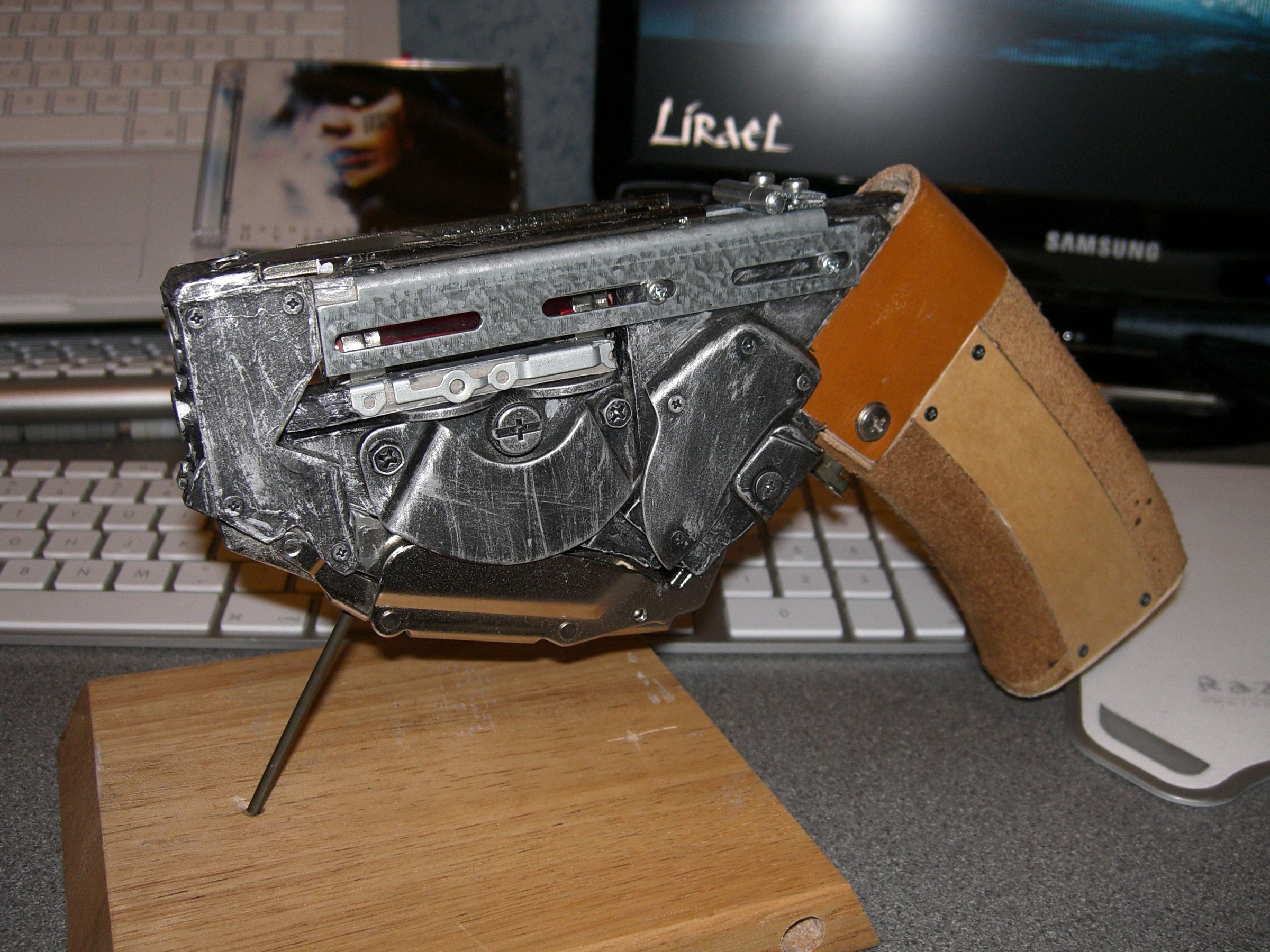 Cyber/Steampunk Futuresque Sci-Fi Hand Gun