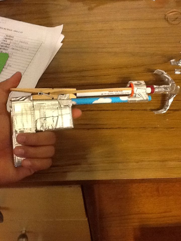 How to Make a Grappling Gun From Office Supplies