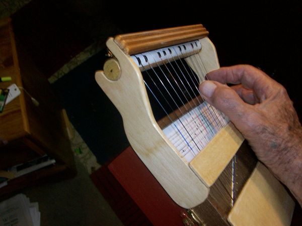 BEGINNER'S MINI JEWEL-BOX LYRE